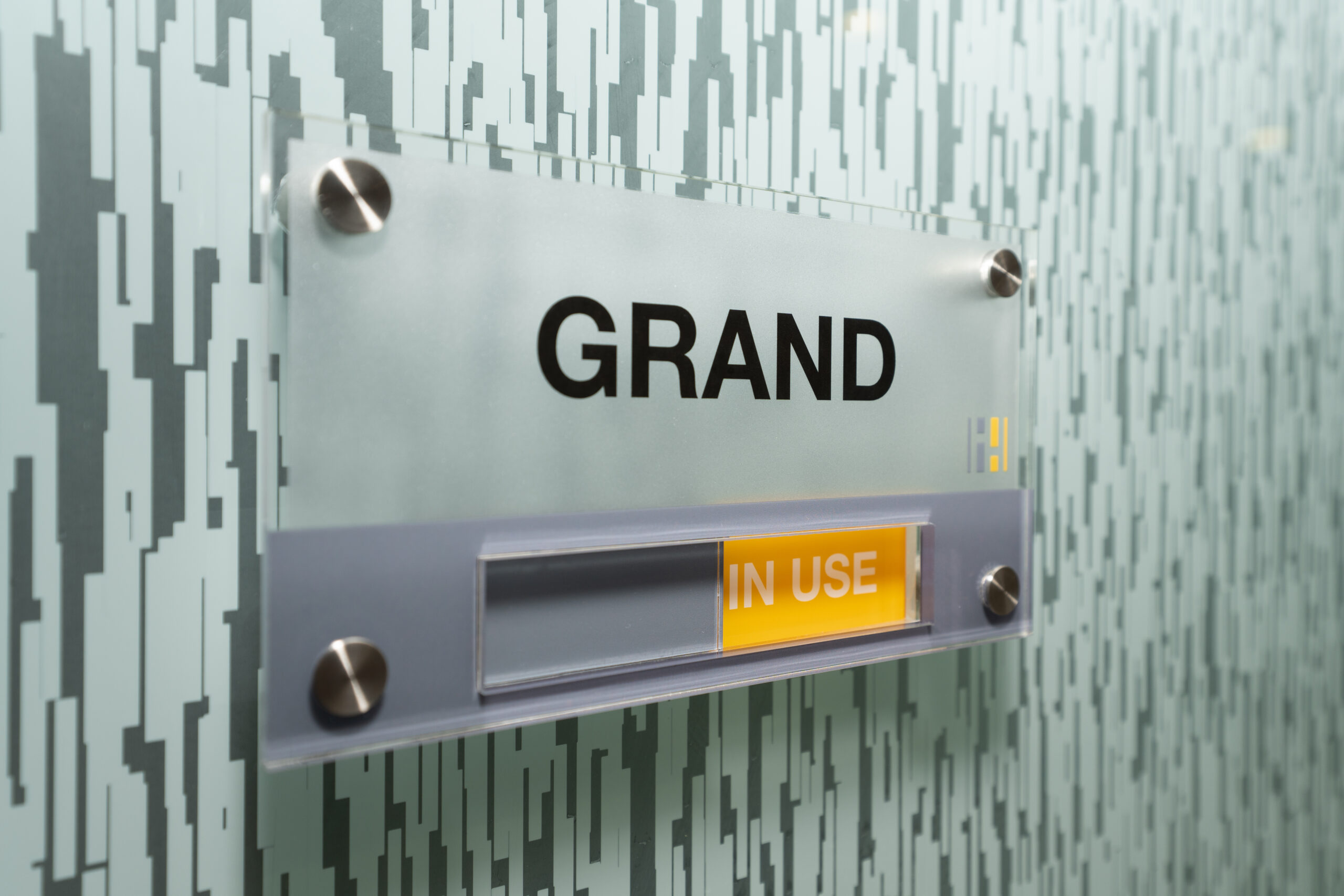 Grand Office placard